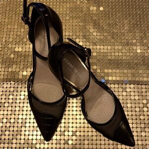 Gorgeous Kenneth Cole NY Ankle Strap Pumps New Size 9